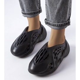 Julienne-Slipper aus schwarzem Schaumstoff 1