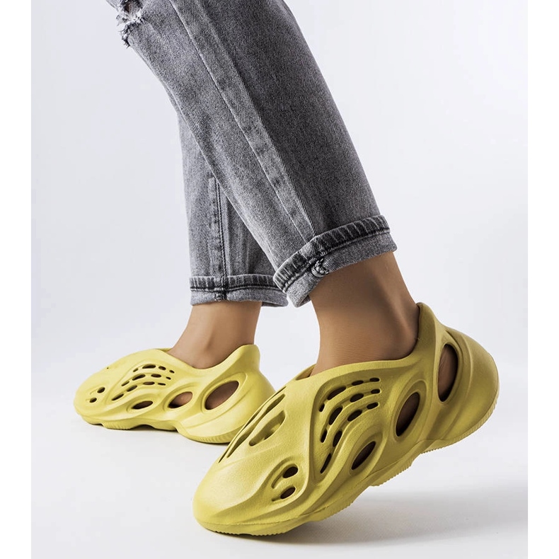 Grüne Julienne-Schaumhausschuhe 1