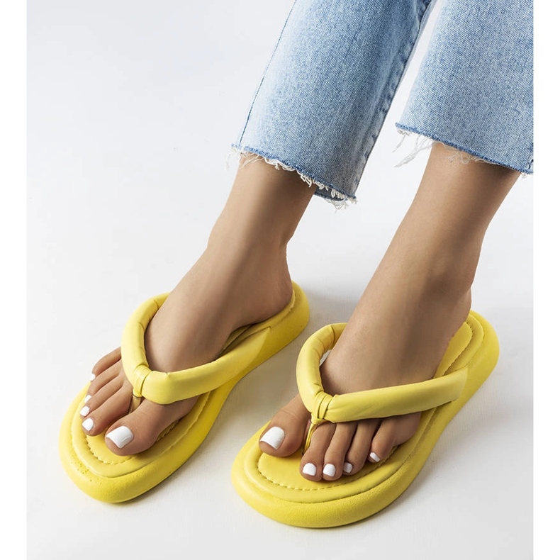 Gelbe klobige Flip-Flops von Smithfield 1