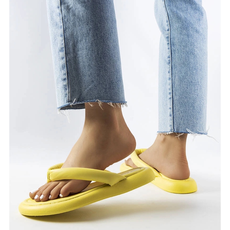 Gelbe klobige Flip-Flops von Smithfield 2