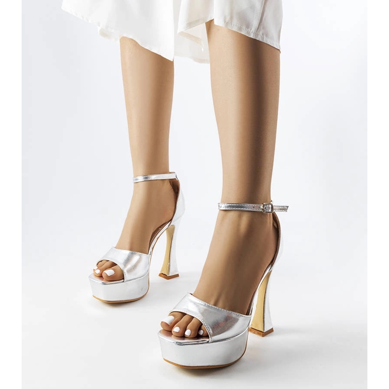 Silberlackierte hohe Illinois-Sandalen 1