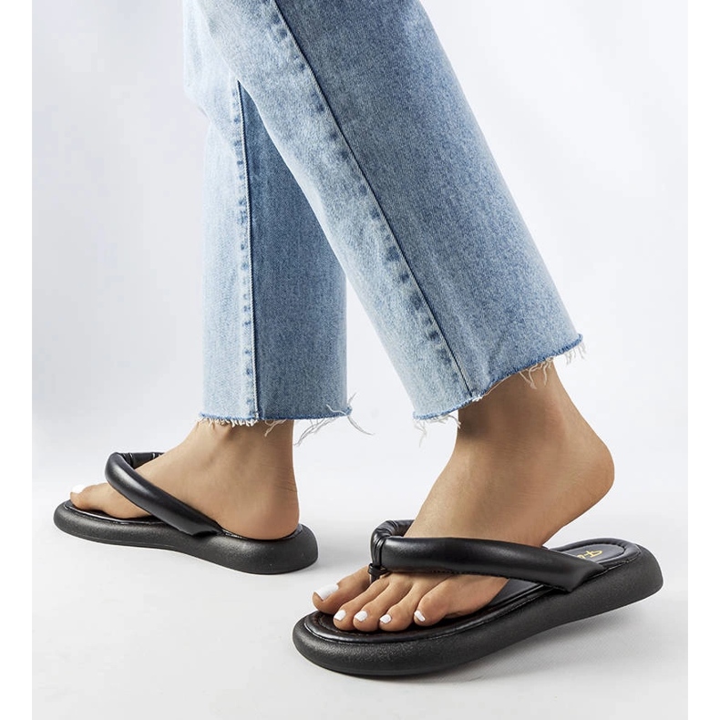 Schwarze klobige Flip-Flops von Smithfield 2