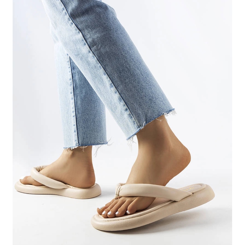 Beigefarbene, klobige Sandalen von Smithfield 2