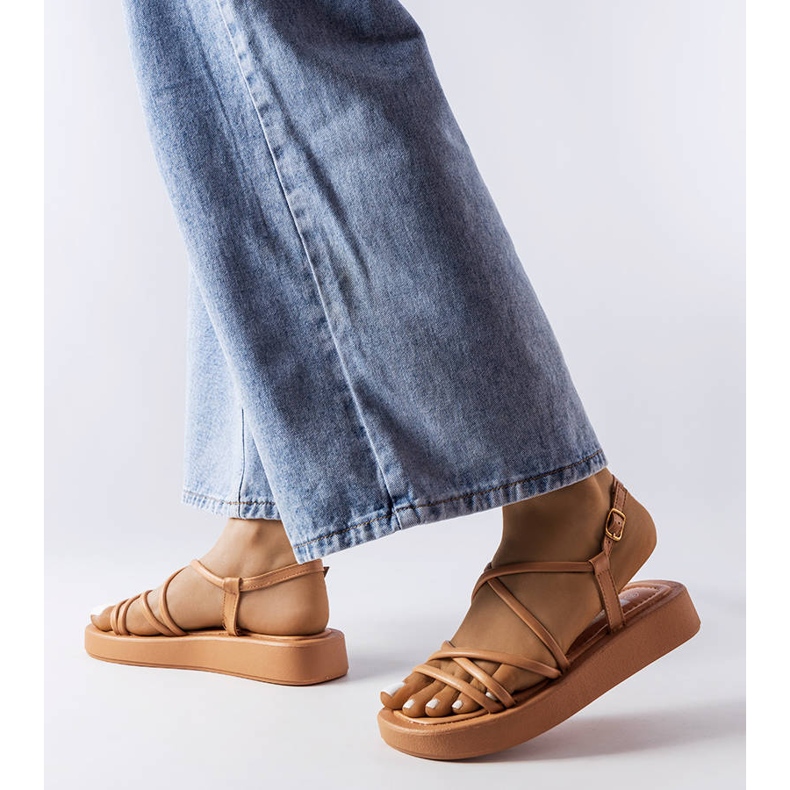 Braune Plateausandalen von Brunelle 1