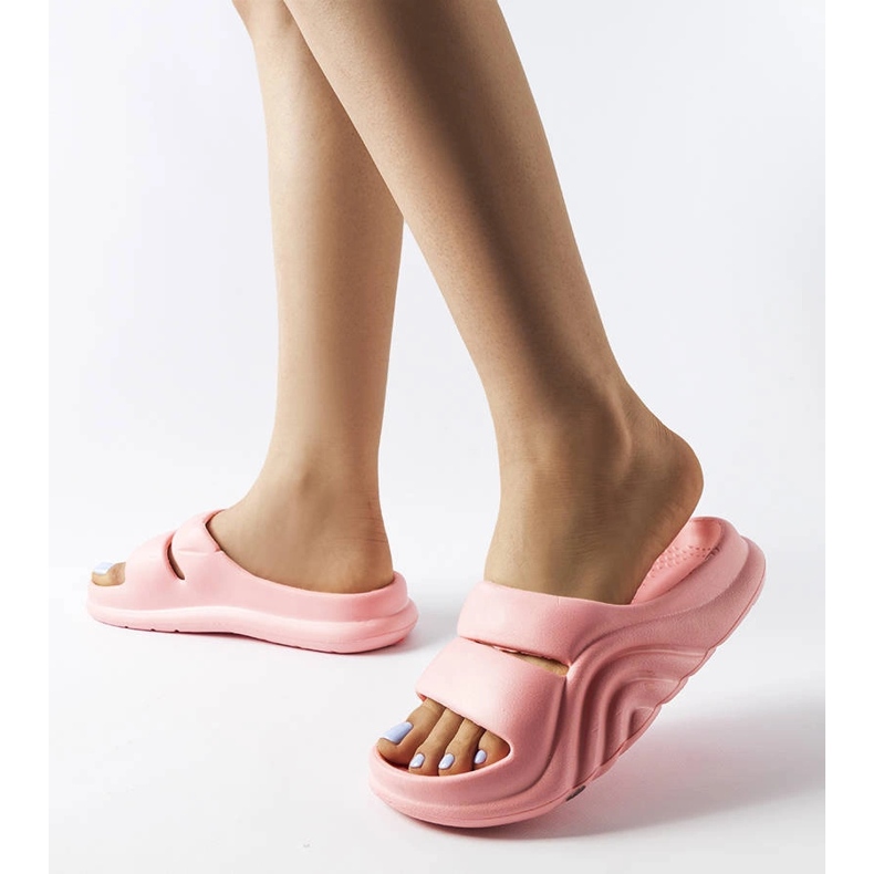 Rosa Gummipantoffeln von Geneve 2