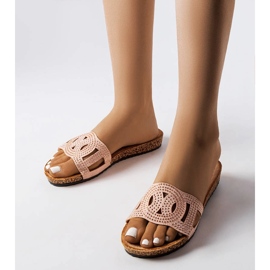 Rosafarbene Pantoletten mit Lagacé-Streifen verziert 1