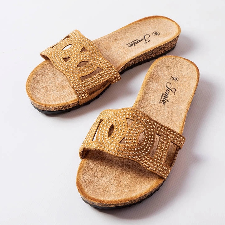 Braune Pantoletten mit Lagacé-Steinen verziert 2