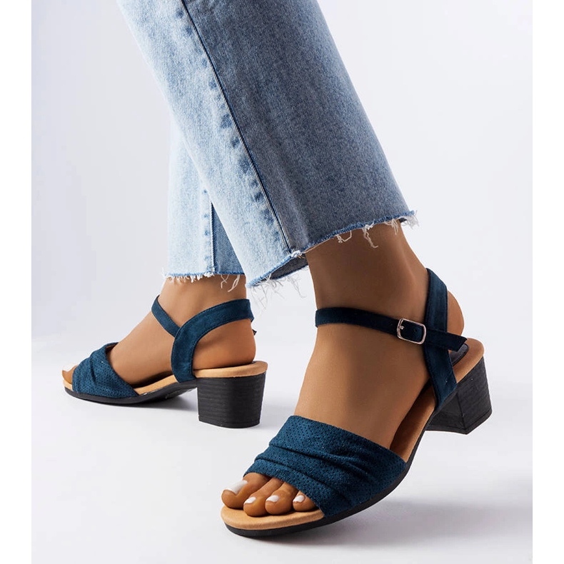 Marineblaue Sandalen mit niedrigem Absatz von Broom 1