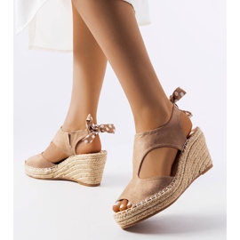 Braune Espadrilles mit Keilabsatz von Dumoulin beige 1