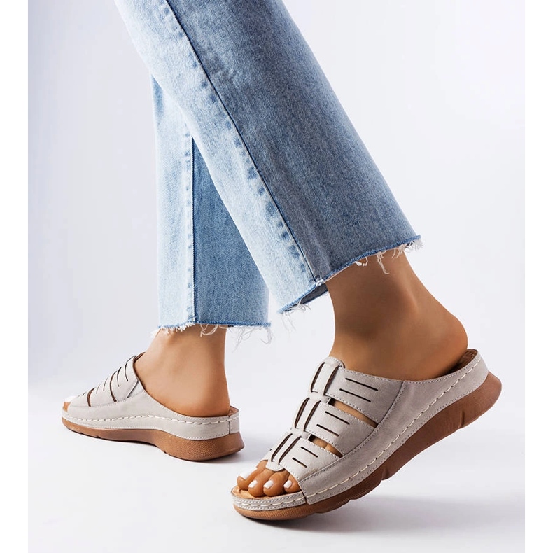 Graue Jersey-Slider mit Keilabsatz 1