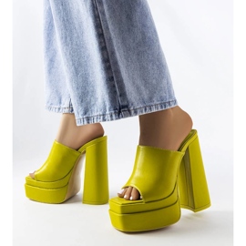 Grüne High-Heel-Sandalen von Mercure 1