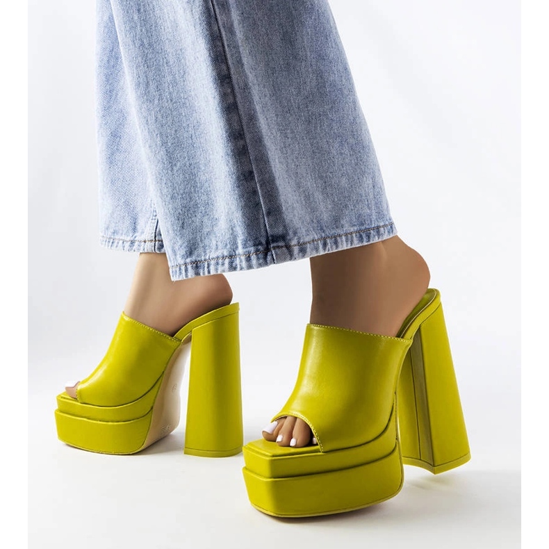 Grüne High-Heel-Sandalen von Mercure 1