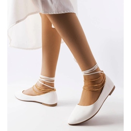 Weiße Ballerinas mit Zierschließe von Donat 1