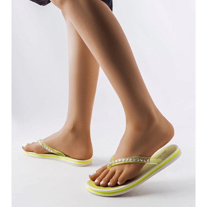 Neongrüne Flip-Flops mit Strasssteinen von Patrier 2