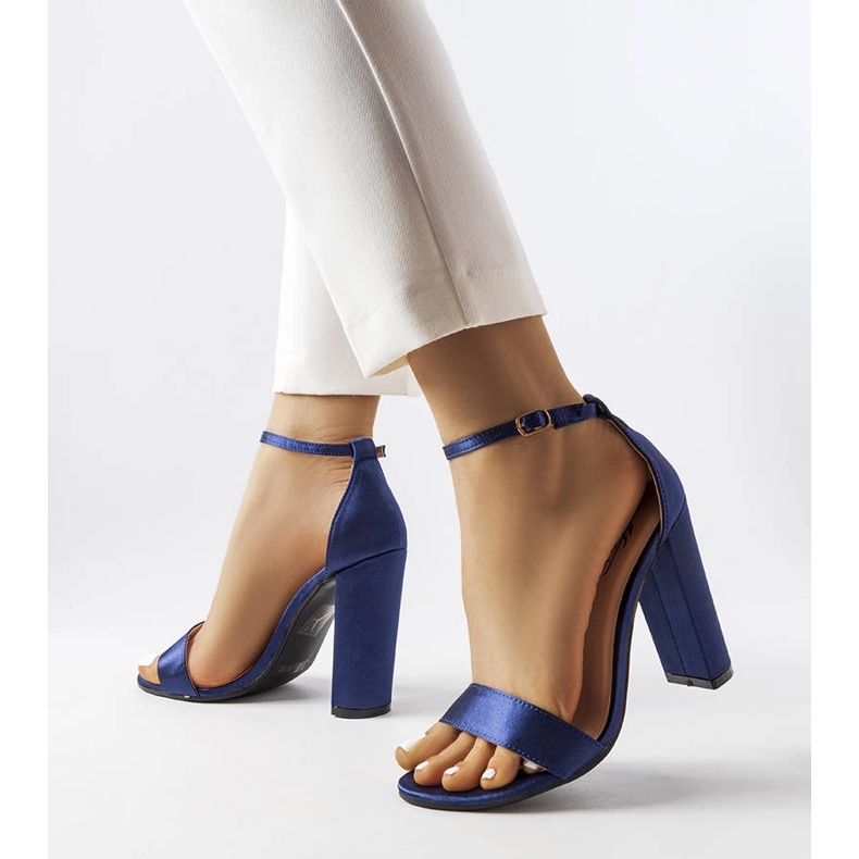 Marineblaue High-Heel-Sandalen von Rive 1