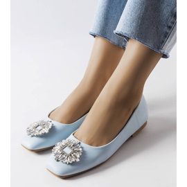Blaue Ballerinas mit Miren-Brosche 1