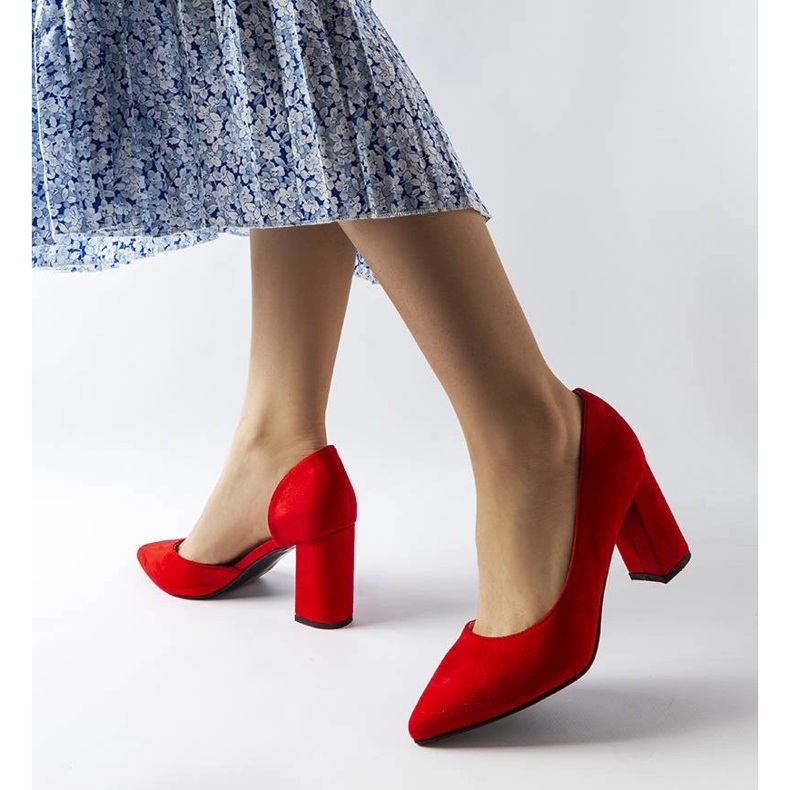 Rote Pumps am Sargent-Pfosten 1