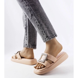 Beigefarbene Slider mit Strasssteinen von Fusberta 1