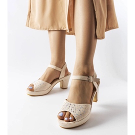 Beige Blocksandalen von Beltane 1