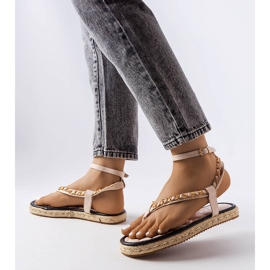 Beigefarbene Sandalen verziert mit einer Kette von Varieur 2