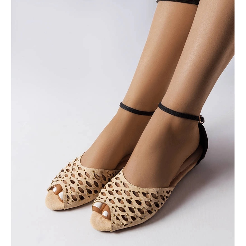 Beige durchbrochene Sandalen mit Strasssteinen von Avice 1