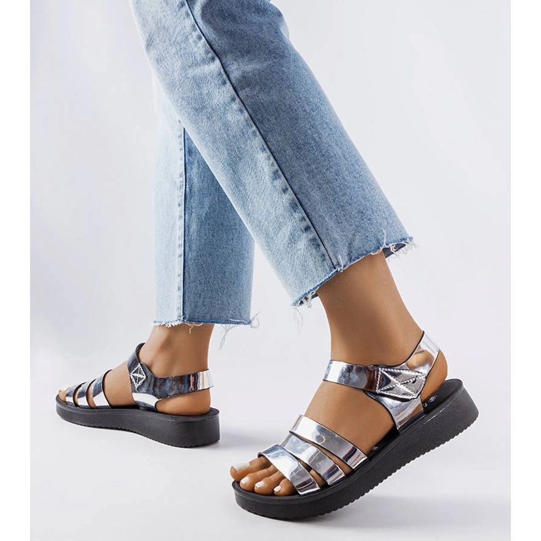 Silberne Keilsandalen von Covillon 1
