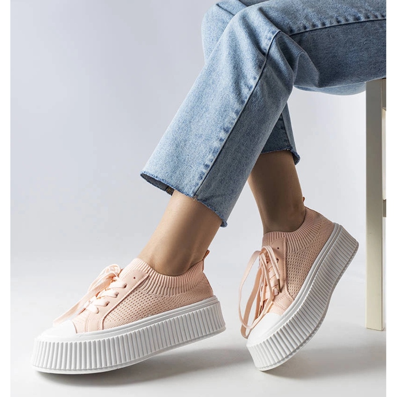 Rosafarbene Stoffsneaker auf der Mallus-Plattform 1