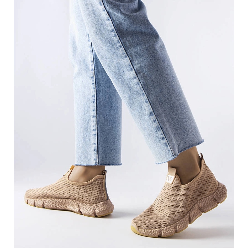 Beigefarbene Slip-On-Sneaker von Yellville 1