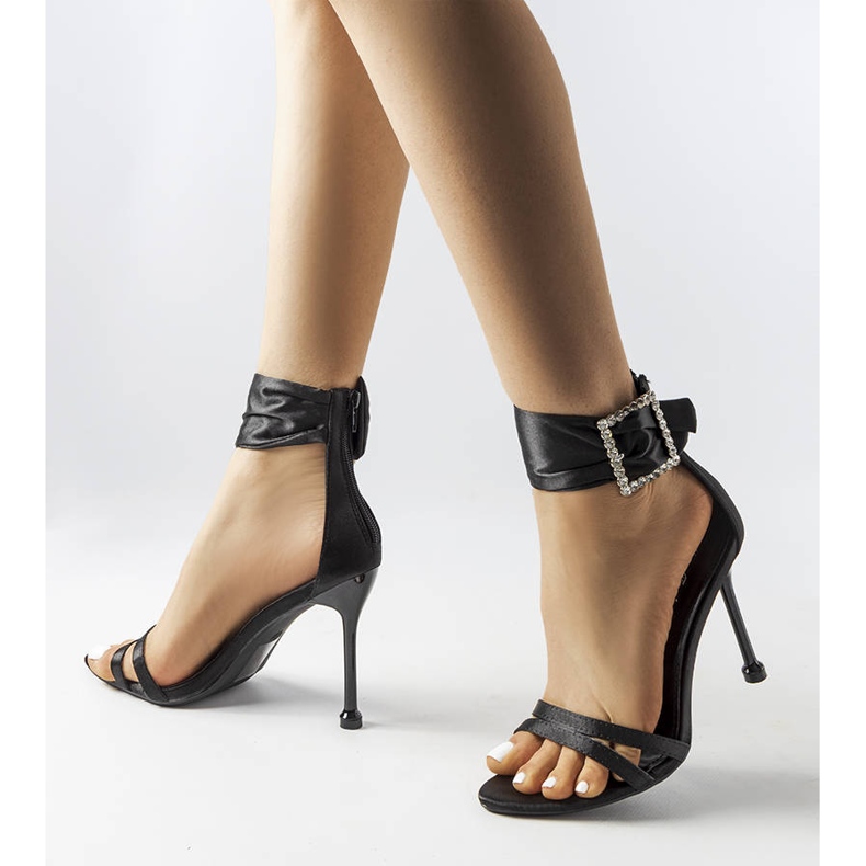 Inna Schwarze, elegante High-Heel-Sandalen von Sterena 1