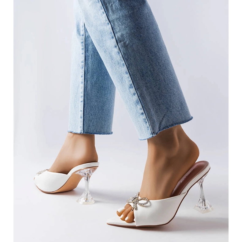 Weiße Cadenilla-Sandalen mit hohem Absatz und Strasssteinen 1