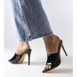 Schwarze Lackledersandalen von Wasima 2