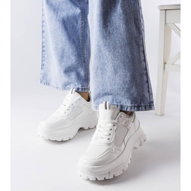 Weiße klobige Mikeladze-Sneaker 1