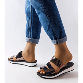 Silberlackierte Tilde-Hausschuhe braun 1