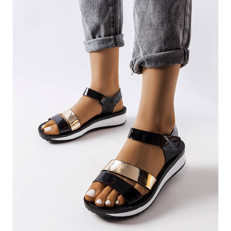 Inna Mila schwarze Lacksandalen 1