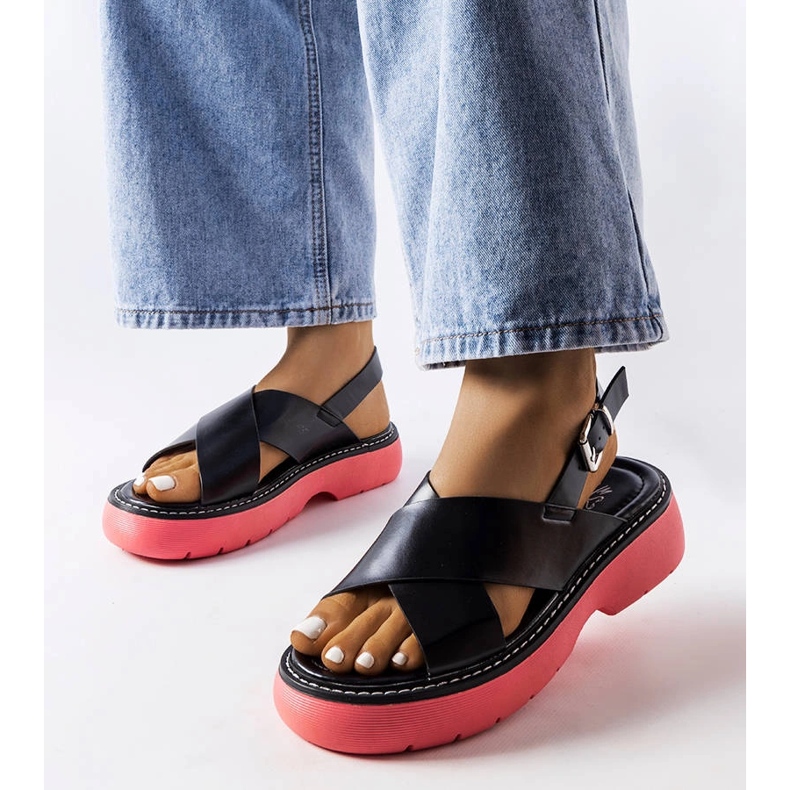 Schwarze Sandalen auf rosa Plateau von Rozana 1