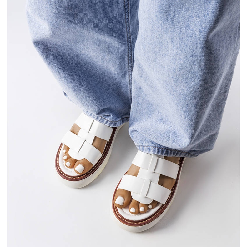 Weiße Plateausandalen von Lola 2