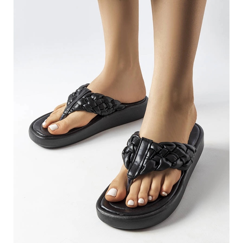 Inna Schwarze gewebte Zula-Flip-Flops 1