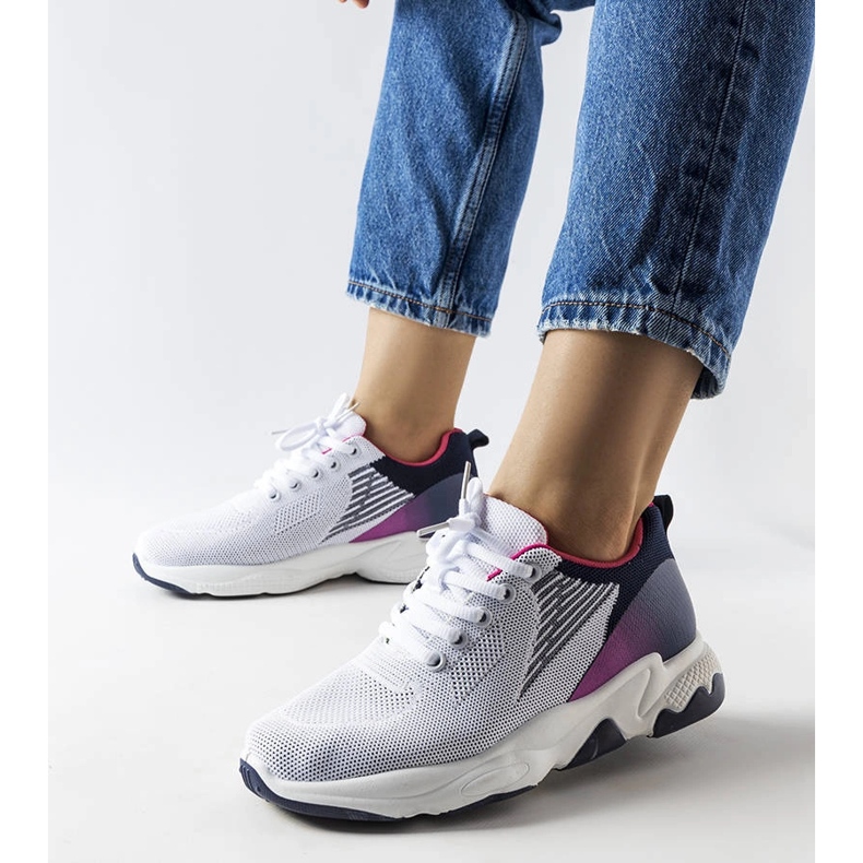 Weiße und marineblaue Sport-Sneaker von Galatee 1