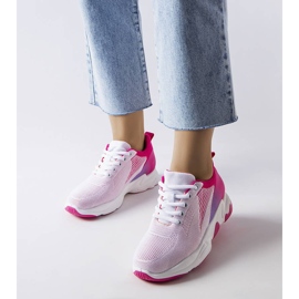 Weiße und rosa Sneaker von Genet 1