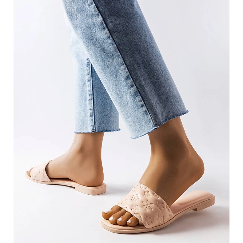 Beige flache Sandalen von Amalie 2