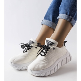 Inna Weiße Aisys-Sneaker 1