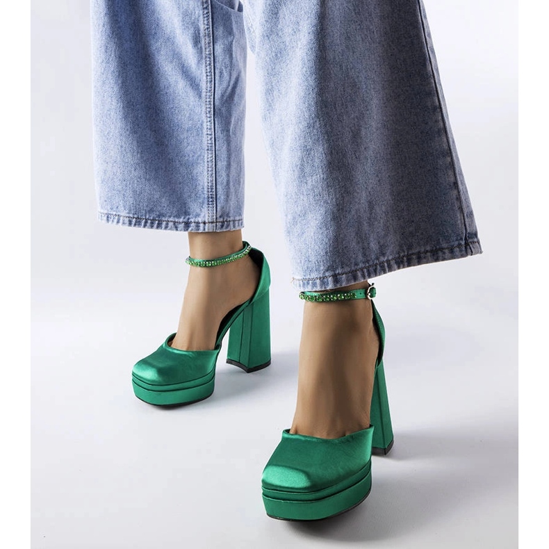 Grüne Pumps mit hohen Absätzen von Elida 1