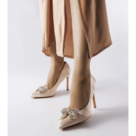 Beigefarbene Anstecknadeln mit Satin-Finish und einer Mia-Schleife 1