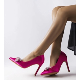 Neonpinke Pins mit Satin-Finish und einer Mia-Schleife rosa 1