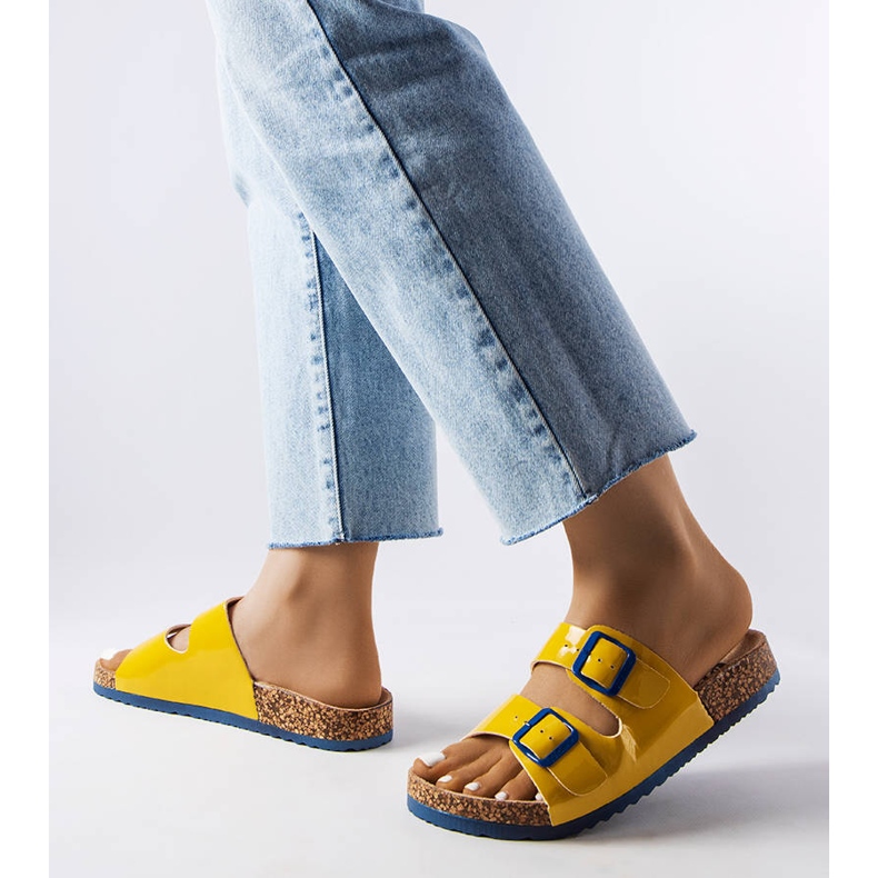 Gelbe Korkpantoletten mit Schnallen von Lee Cooper LCW-22-35-1158L 1