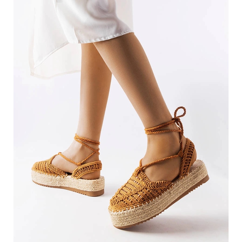 Kamelfarbene Schnür-Espadrilles von Partenia braun 1