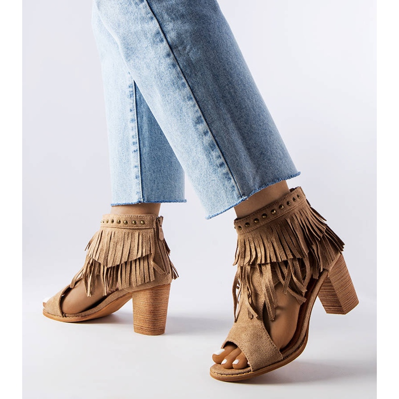 Durchbrochene Stiefel am M263-Pfosten beige 1