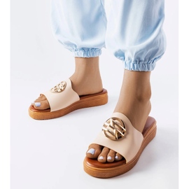 Beige Plateau-Slides von Michelle 1