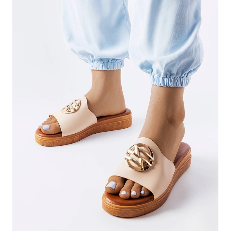 Beige Plateau-Slides von Michelle 1