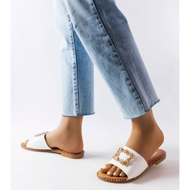 Miriam weiße Slider mit Verzierung 2